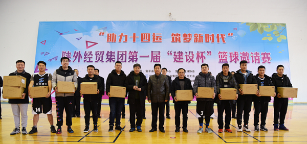 11中共富平縣委常委、政法委書記杜銀虎為第二名獲獎隊頒獎_副本.jpg